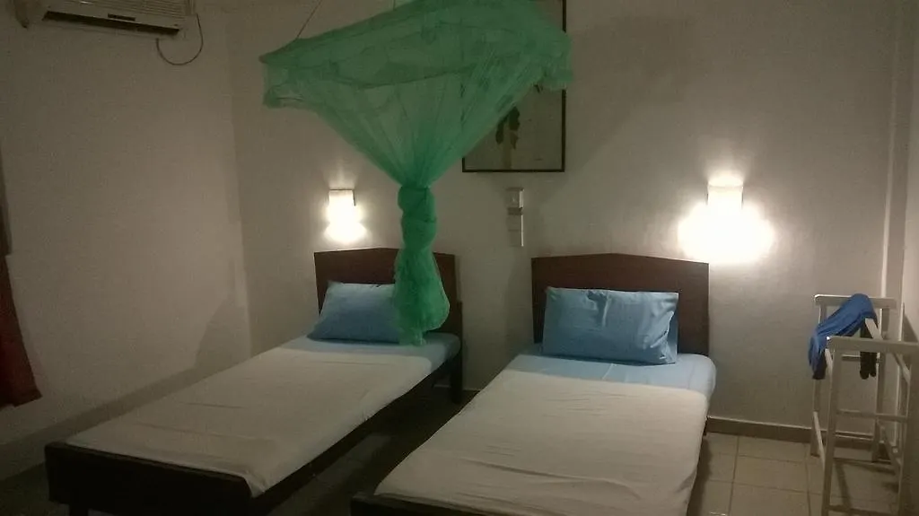 Sea Sands Beach Resort Negombo 3*,
